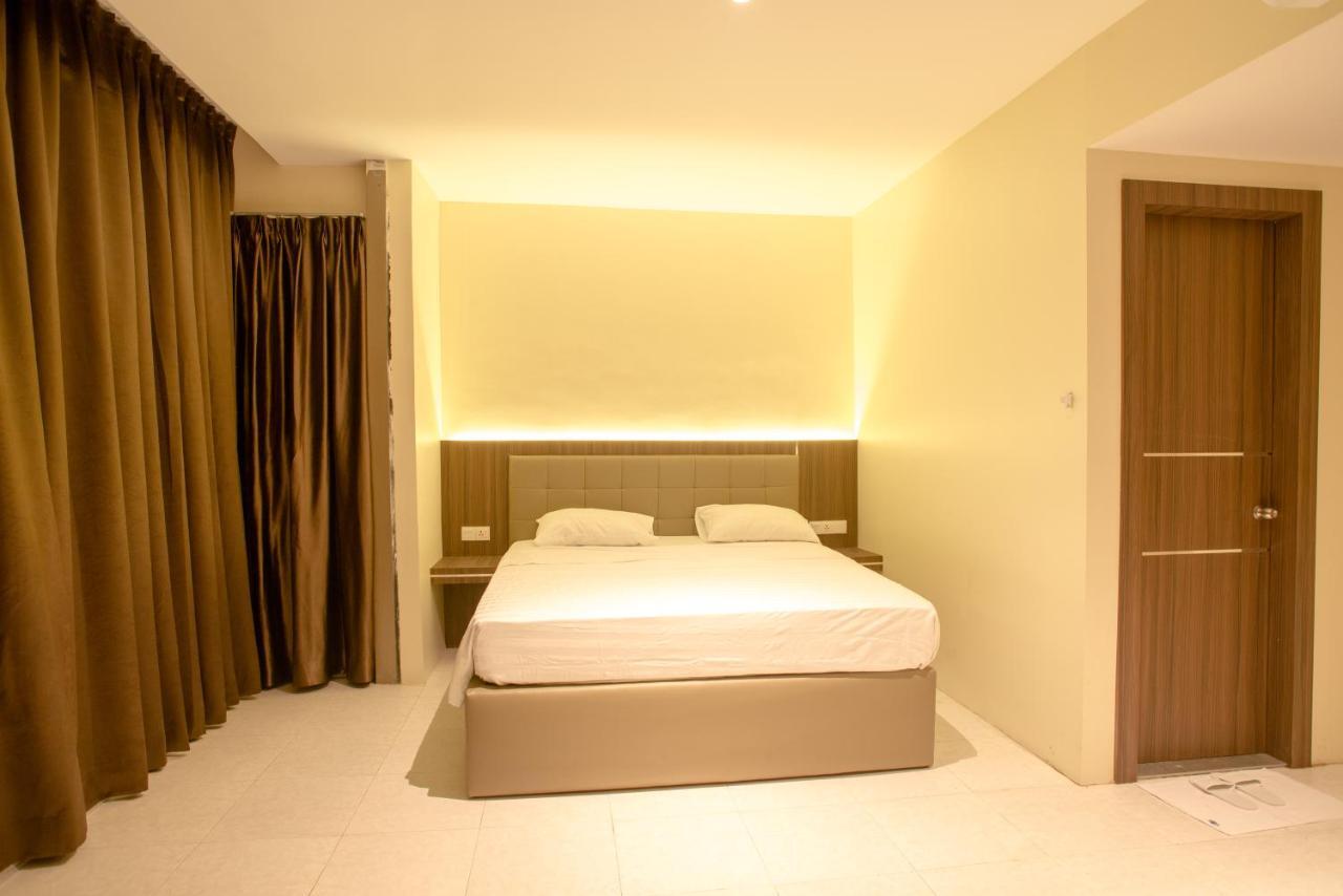 Ak Hotel Nagoya Hill Batam Extérieur photo