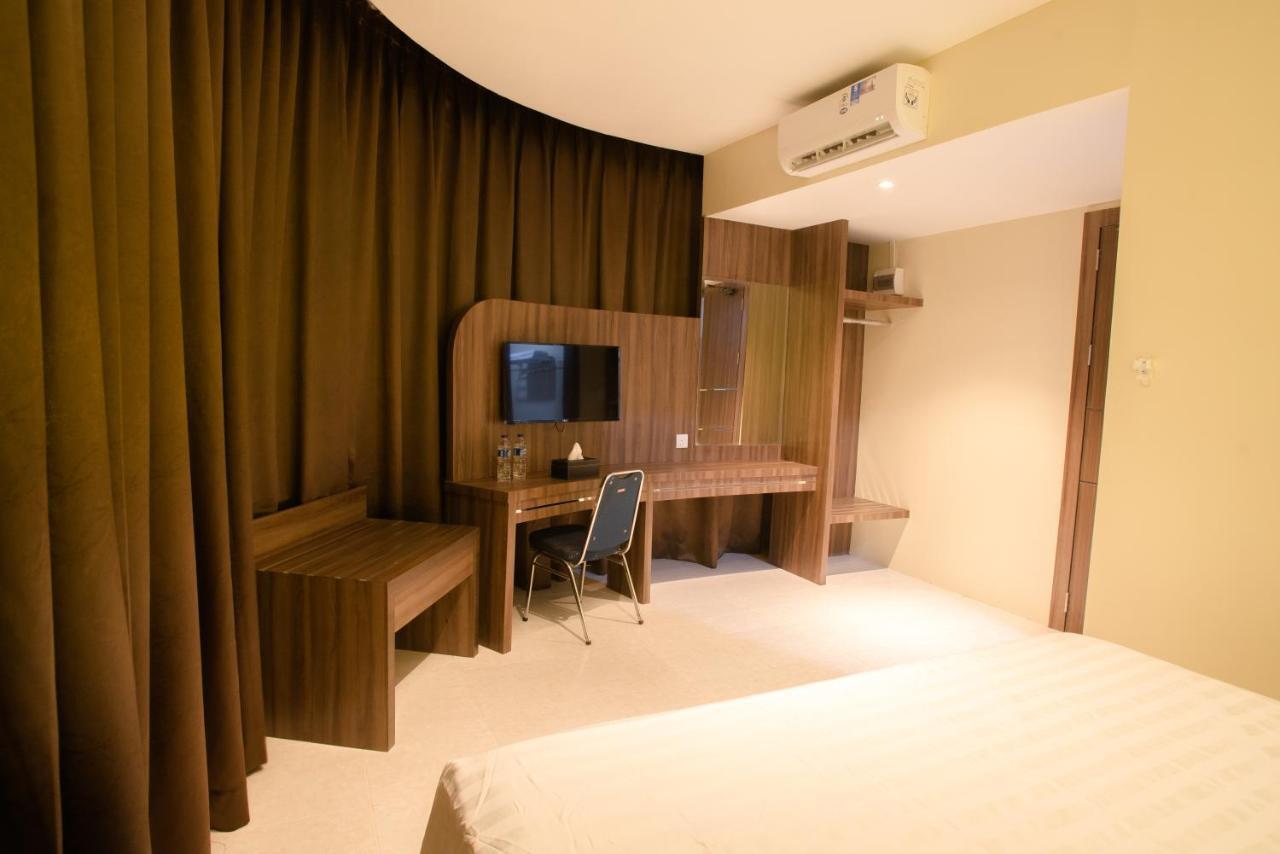 Ak Hotel Nagoya Hill Batam Extérieur photo