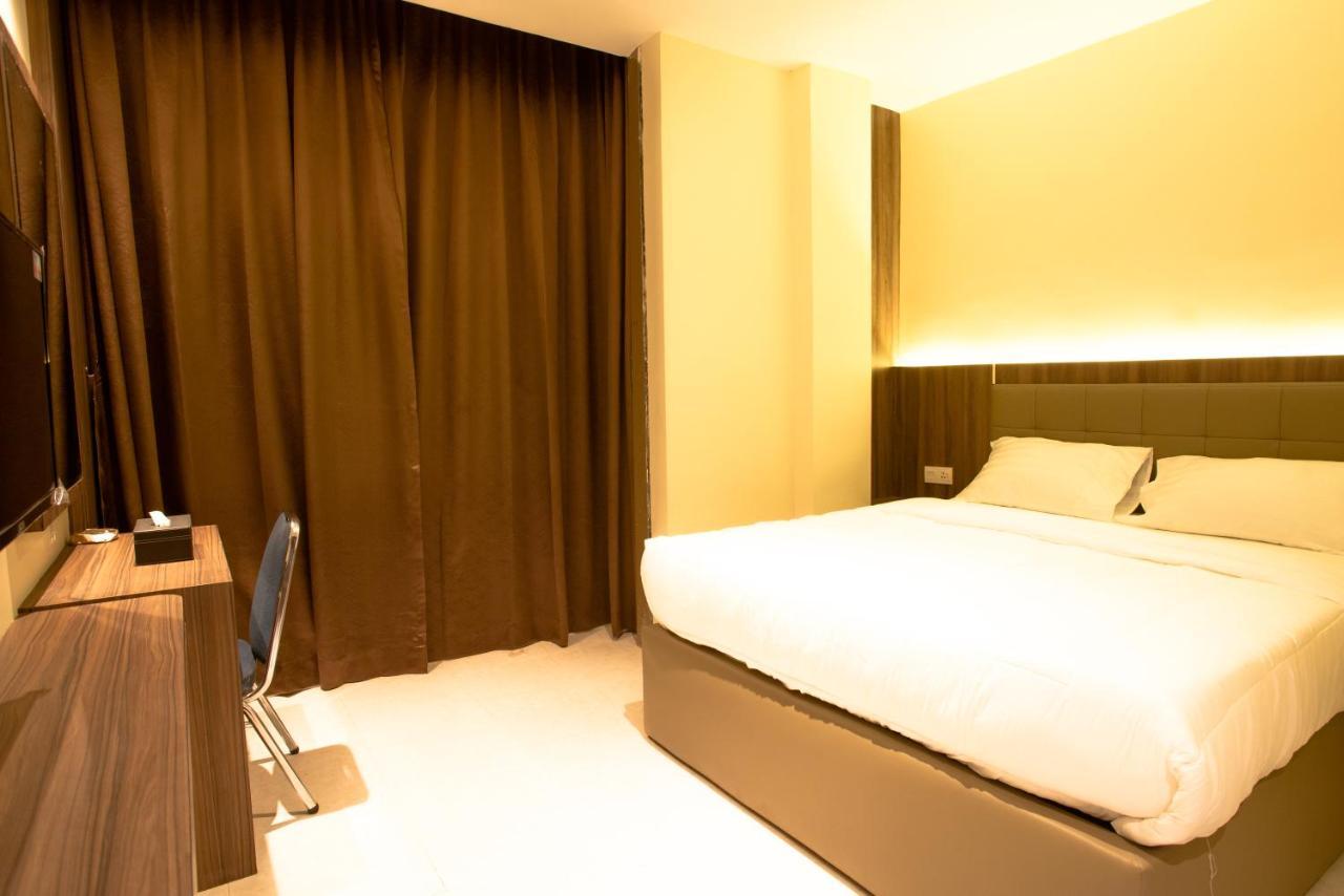 Ak Hotel Nagoya Hill Batam Extérieur photo